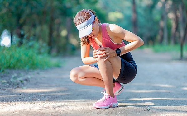 Болят суставы после пробежки: рекомендации для начинающих и опытных спортсменов 